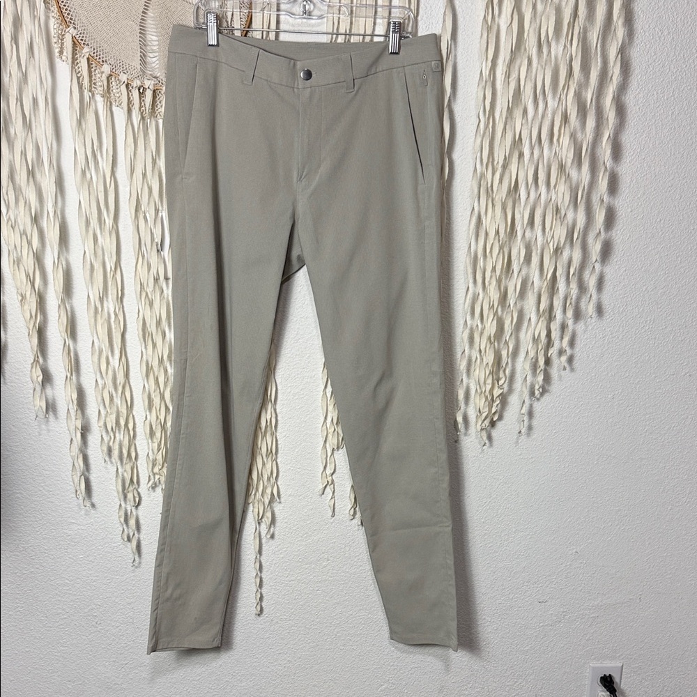 Lululemon Men's Commission Slim Fit Pant 31" Inseam Size 33 in Tan